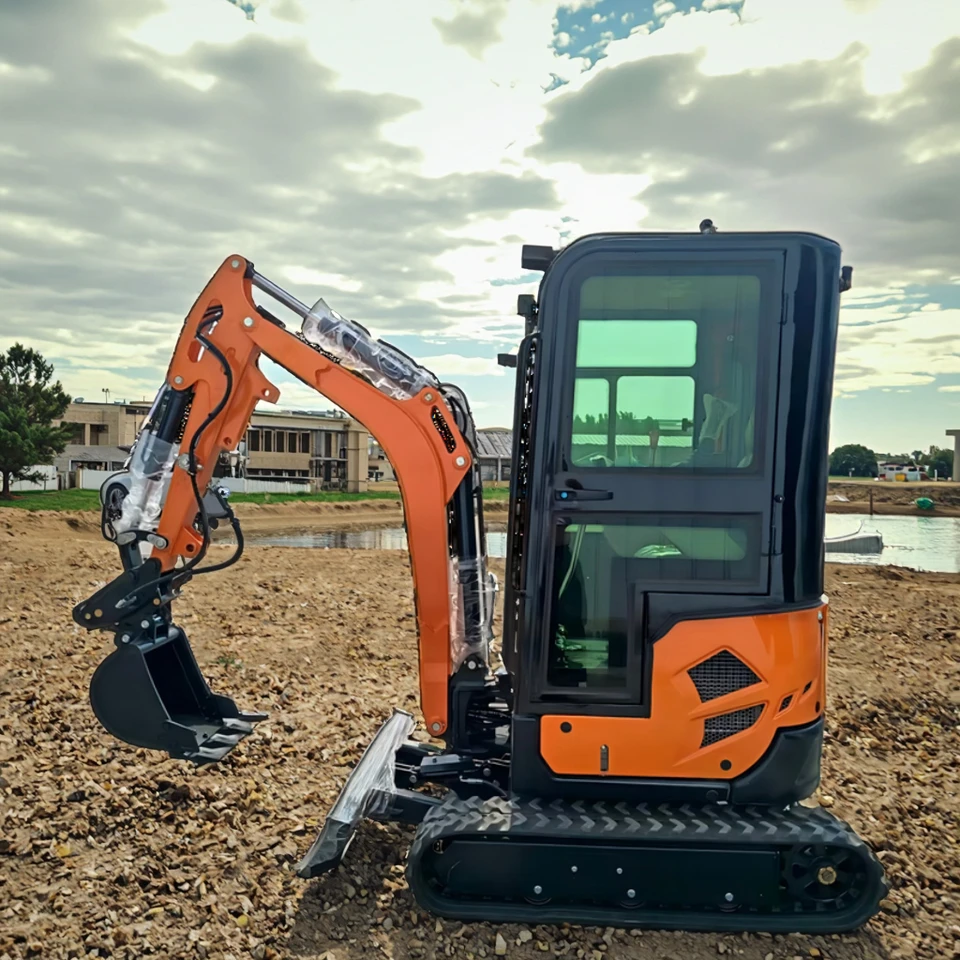 Mini Excavadora Hidráulica 2 toneladas Kubota Micro Digger trabajando en terreno agrícola
